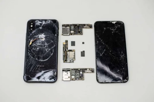 Reparatii telefoane Iphone